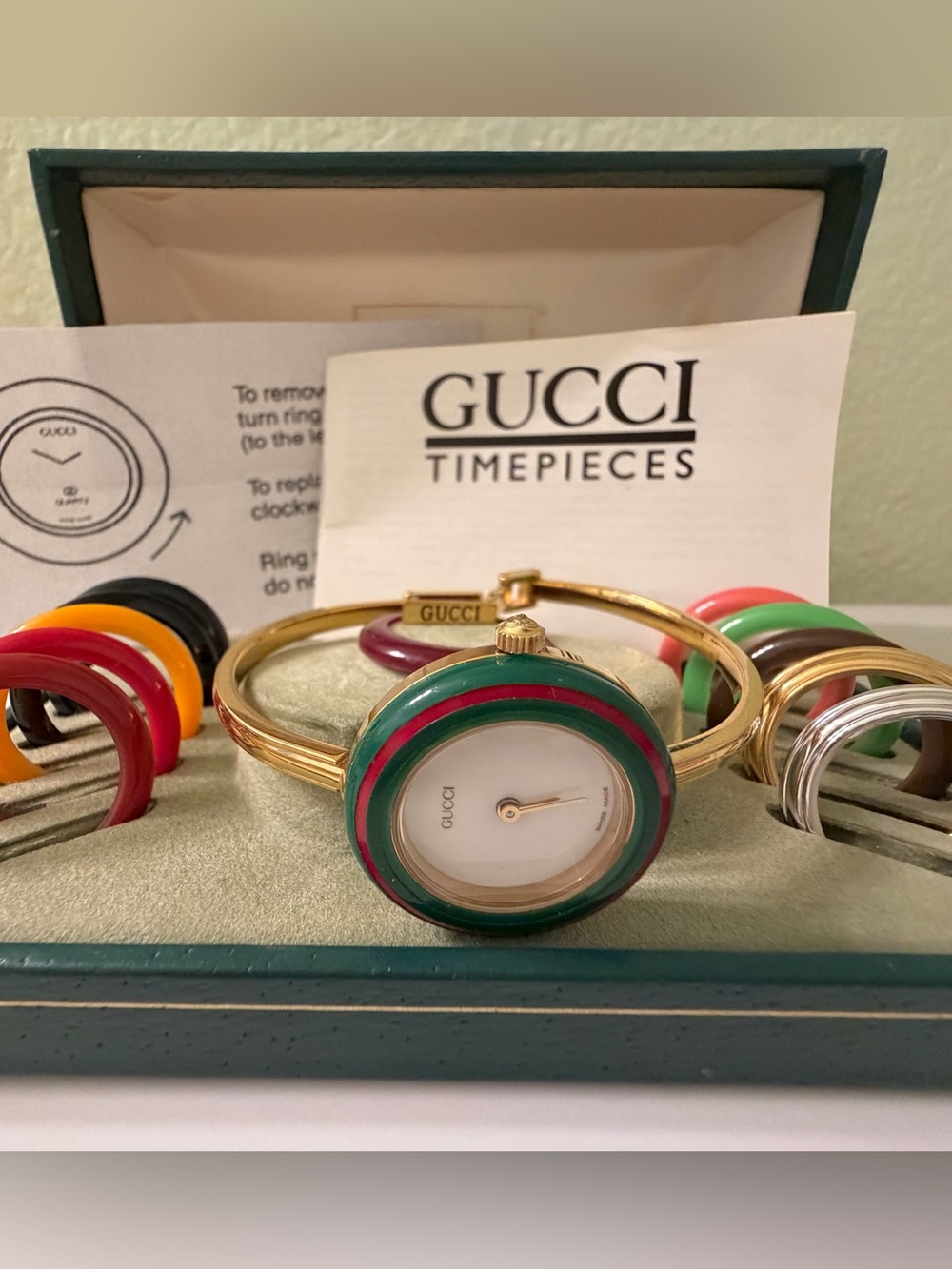 Near Mint~Gucci Signature Bezel Bangle Bracelet Watch with Box/Paper
